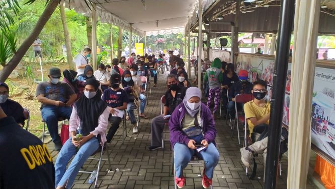 menunggu di area observasi